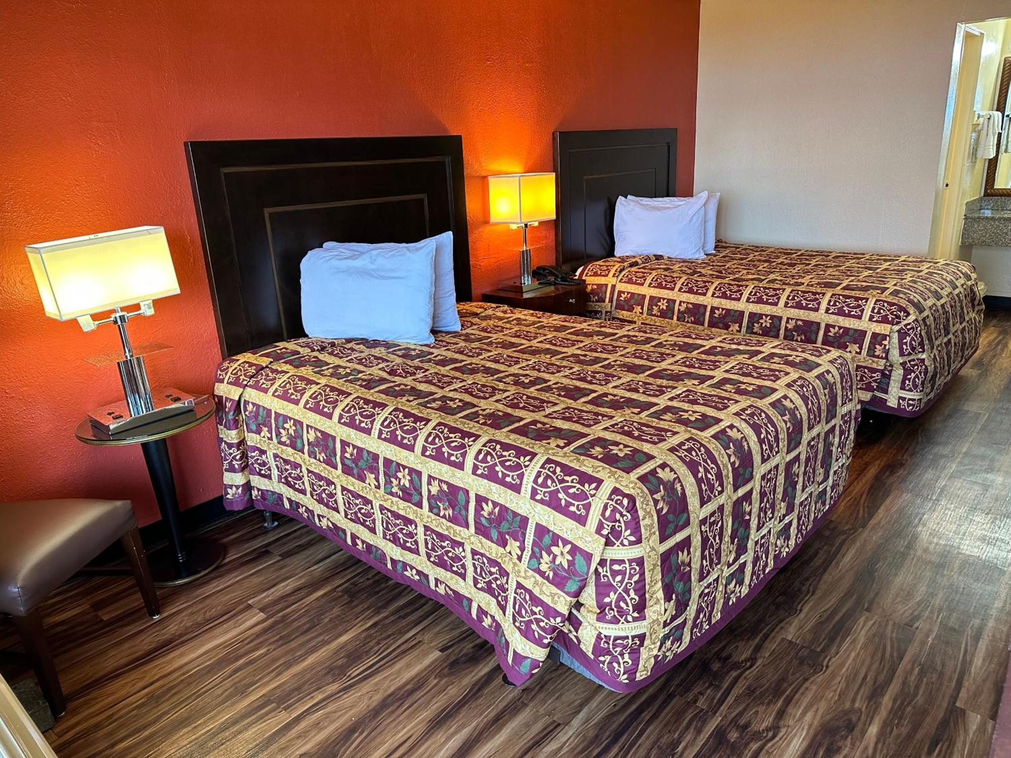 Hotel Country Hearth &