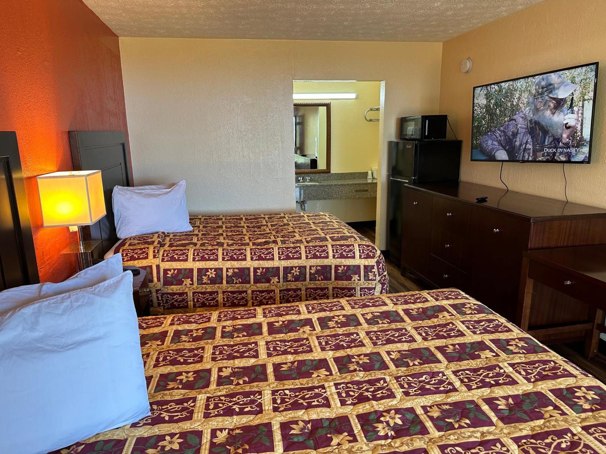 Country Hearth & 2* Cartersville